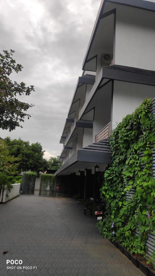 Emperor-Hotel Rachana Continental Pvt Ltd Kizhake Chalakudi Exterior photo